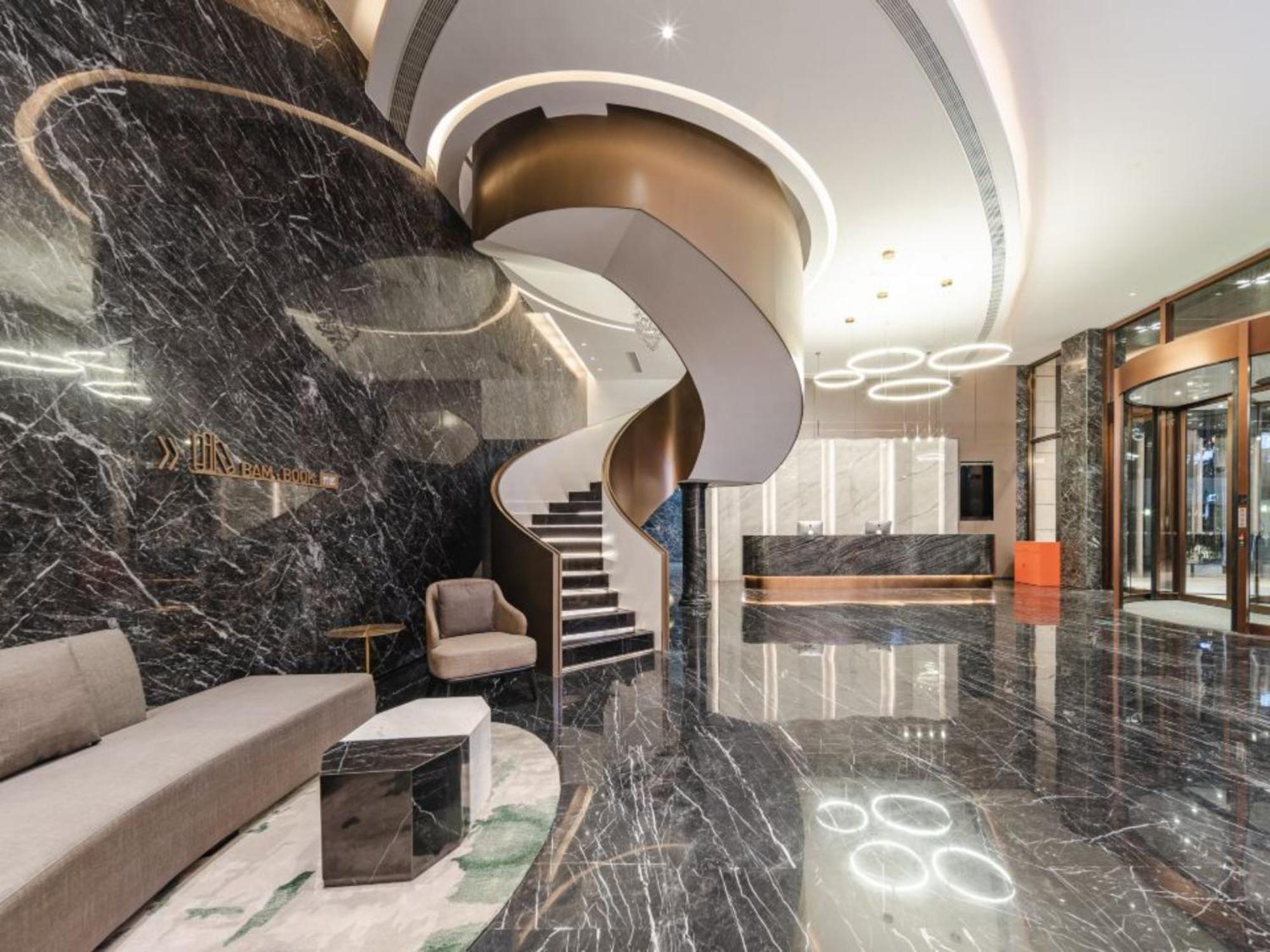 Atour Lingang New Town Hotel 4*
