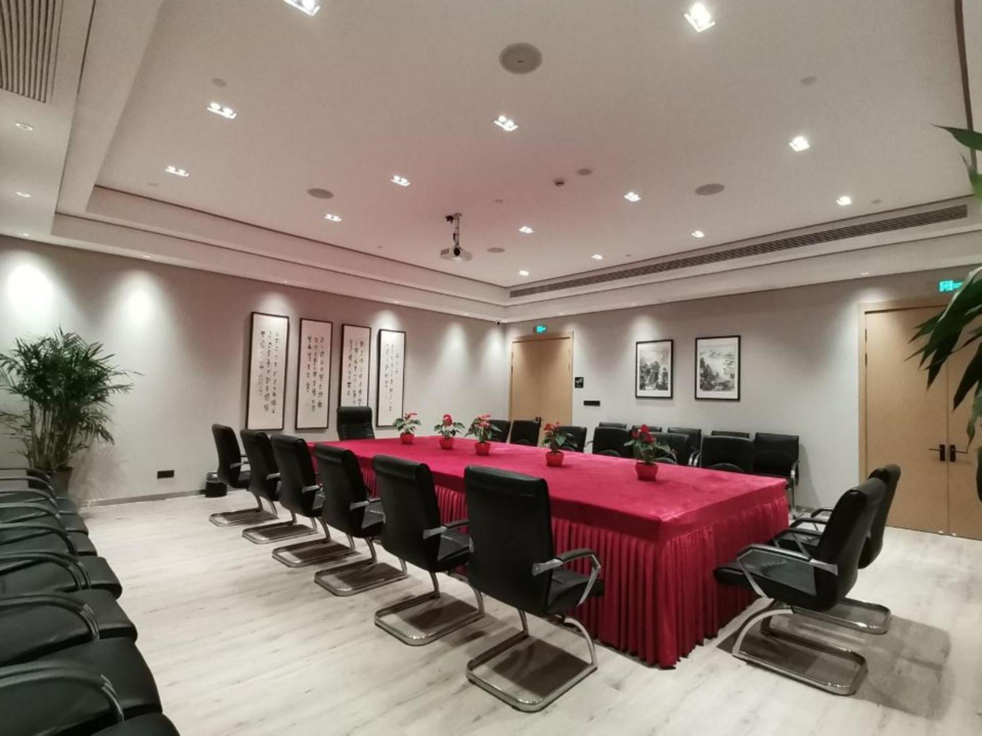 Atour Lingang New Town Hotel
