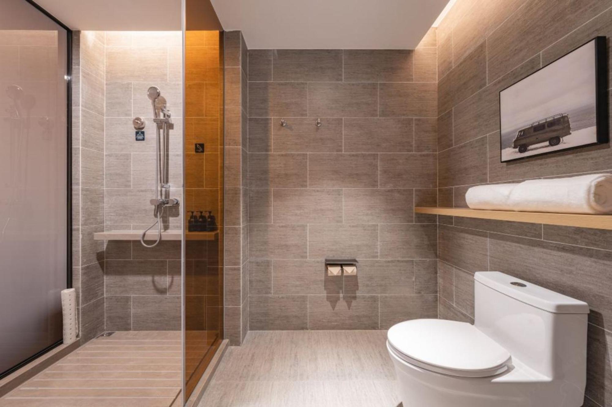 Atour Lingang New Town Hotel