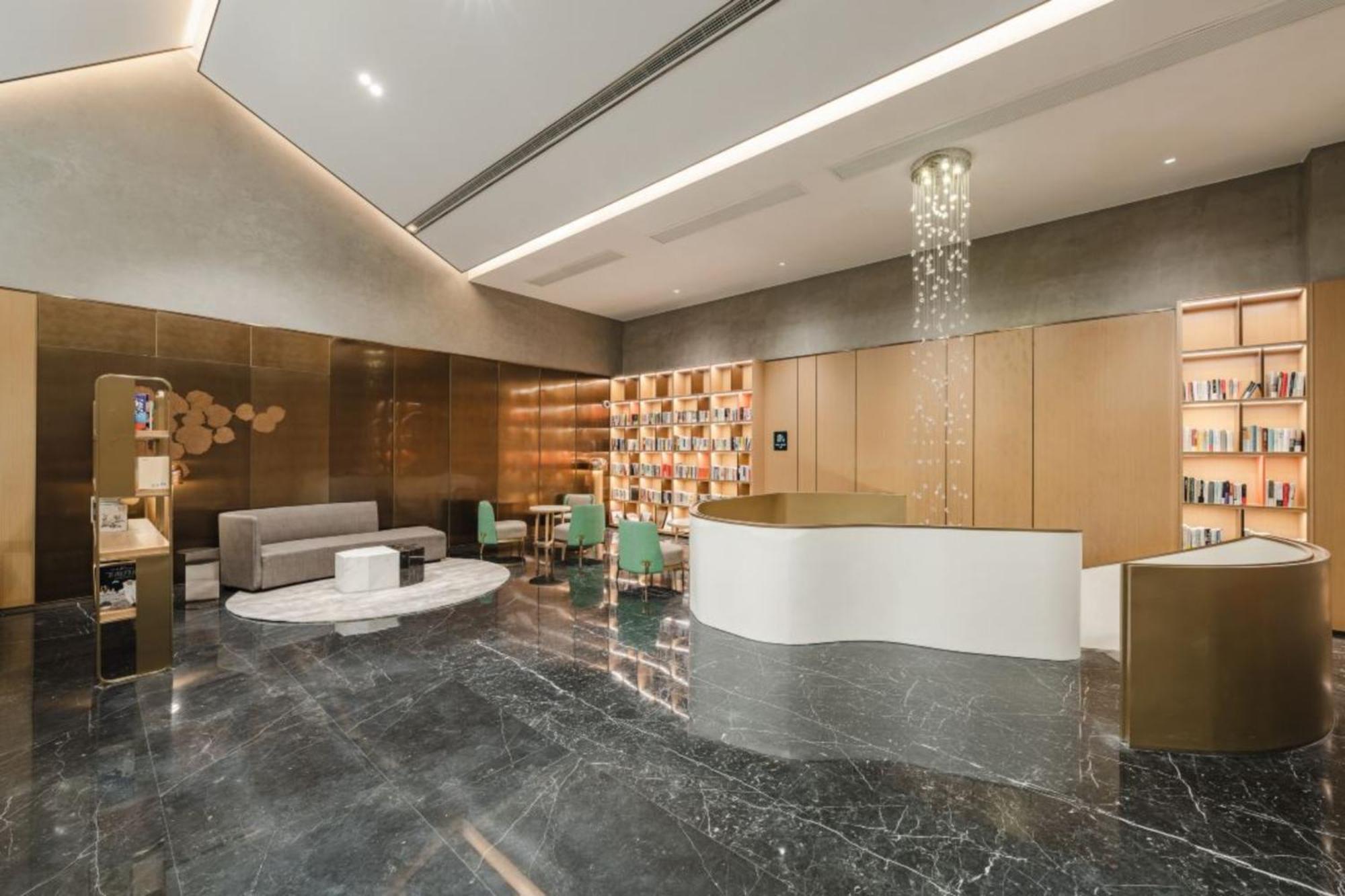 Atour Lingang New Town Hotel